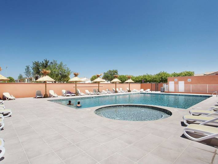 Gîte pour 6 personnes, avec piscine à Aigues-Mortes - 2