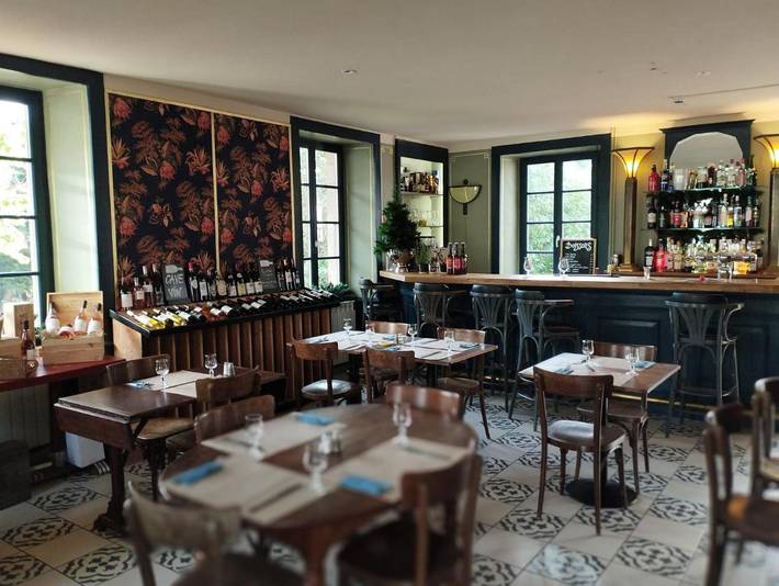 Hôtel pour 2 personnes, avec Terrasse et Jardin à Forgès