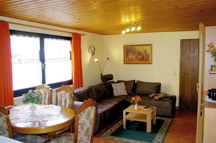 Ferienwohnung für 4 Personen, mit Pool und Terrasse in Rathmannsdorf