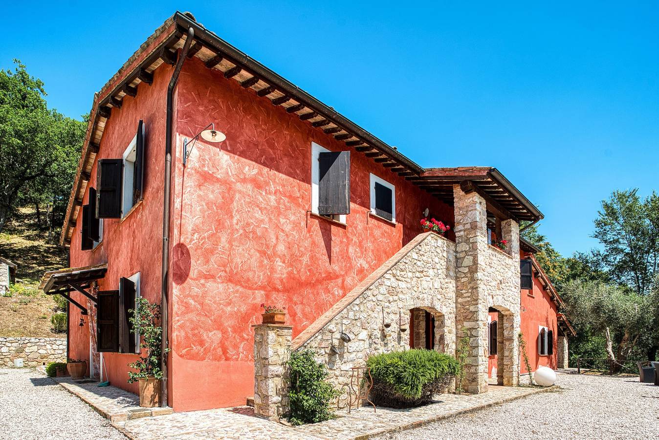 Ganze Wohnung, „Dependance Del Casale Rosso“ mit Pool, privatem Garten und Wlan in Sant'Anatolia di Narco, Valnerina