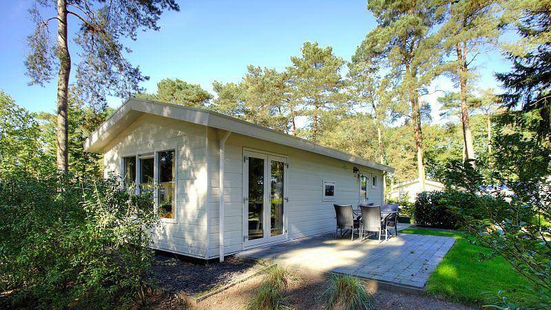 Chalet voor 4 personen, with Balkon/Terras and Terras as well as Tuin and Zwembad in Otterlo