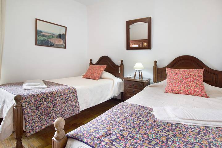 Apartamento entero, Habitación 'Quarto 1 - Casa Do Adro' con vistas a la montaña, Wi-Fi y aire acondicionado. in Soajo, Gerês
