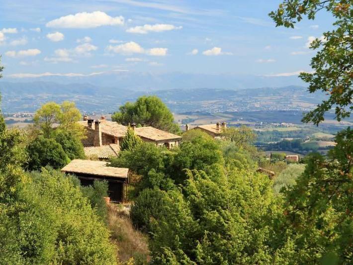 Apartamento entero, Studio mit Balkonblick ins bergige Grüne in Marsciano, Provincia de Perugia