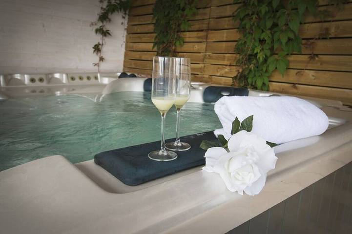 Apartamento de vacaciones para 4 personas, con terraza y jacuzzi además de sauna y jardín - 1