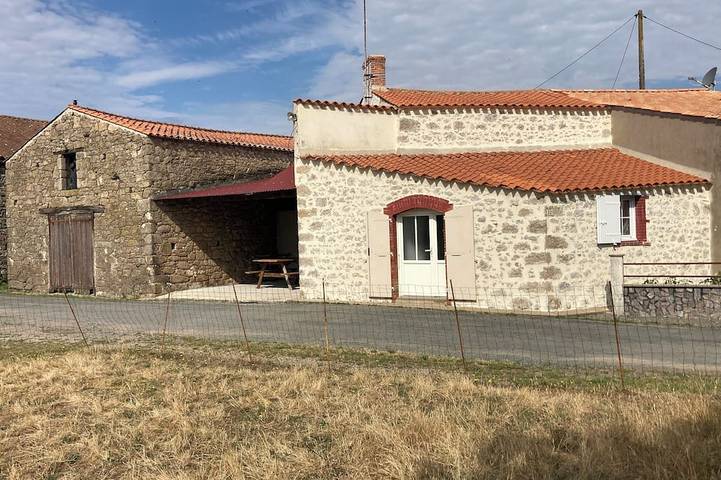 Gîte pour 4 personnes, avec terrasse et jardin à Le Tablier