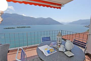 Ferienwohnung für 4 Personen, mit Balkon und Seeblick sowie Sauna, mit Haustier im Tessin