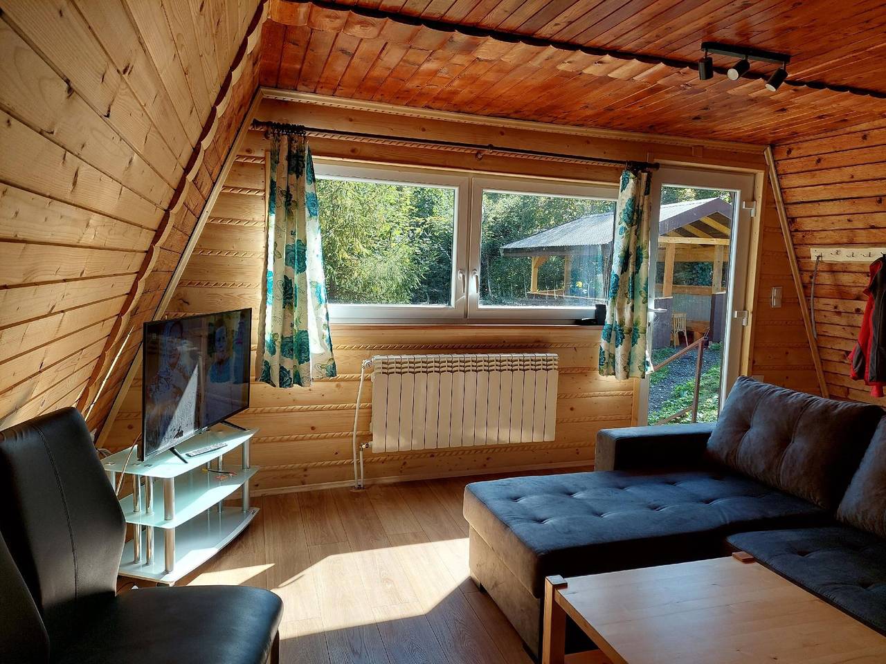 Naturhütte mit Terrasse  Kamin  preiswert genießen in Slowakei