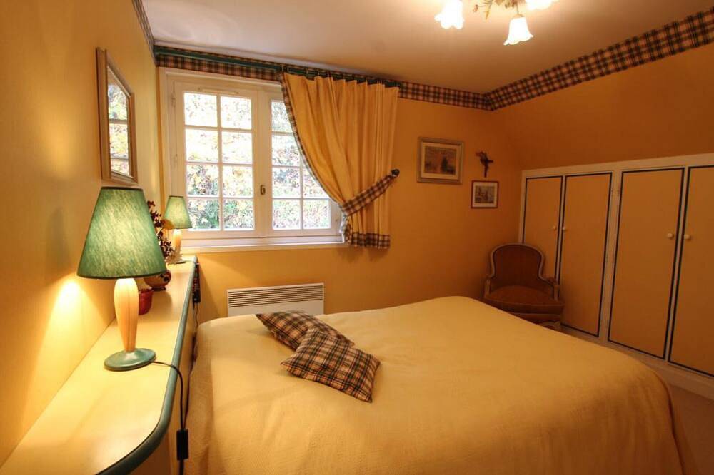 Évasion Normande : Maison avec Cheminée et Jardin Privé in Le Mesnil-Amand, Région de Coutances
