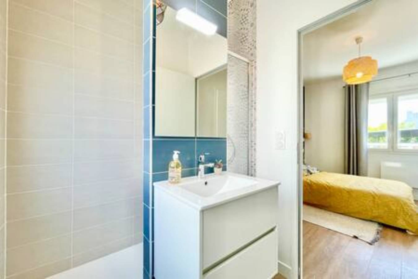 Apartamento entero, The Wild I Close to downtown and the beach  in Saint-Nazaire, Côte de Jade