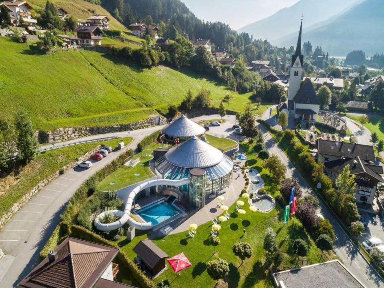 Detached chalet a short walk from the ski bus with connections to the Wildkogel and Zillertal Arena. in Pinzgau