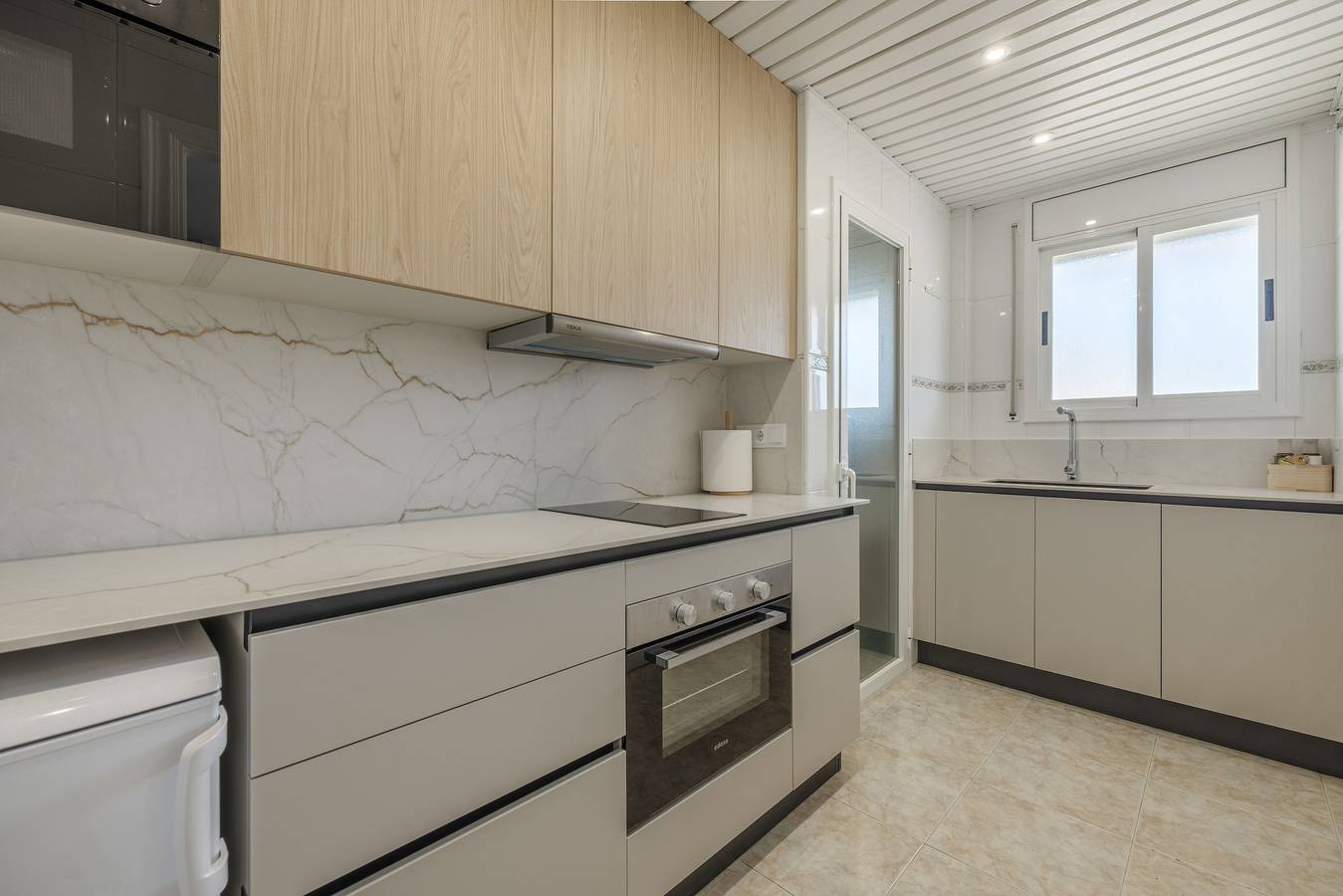 Geheel appartement, Appartement 'Las Conchas' met zeezicht, wifi en airconditioning in Cunit, Costa Dorada