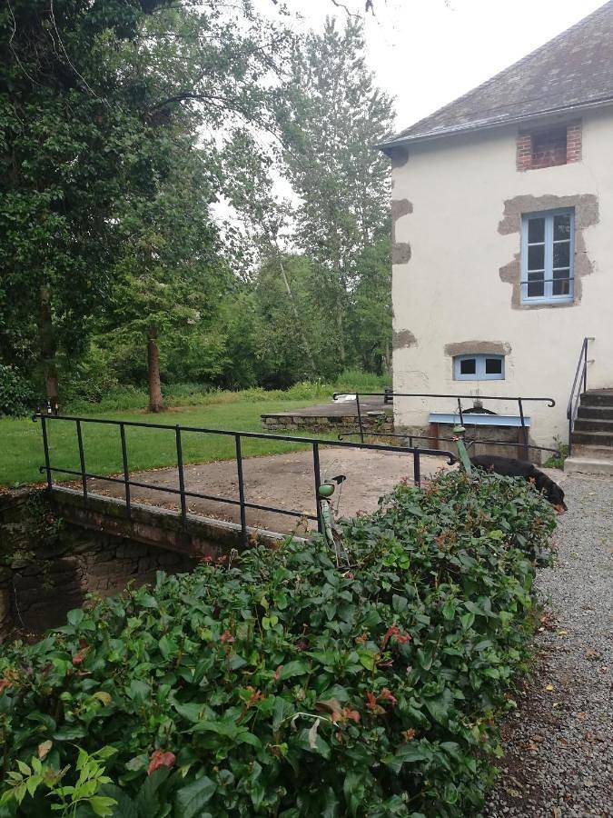 Maison d’hôte pour 3 personnes, avec vue ainsi que vue sur le lac et jardin, animaux acceptés à Pionnat