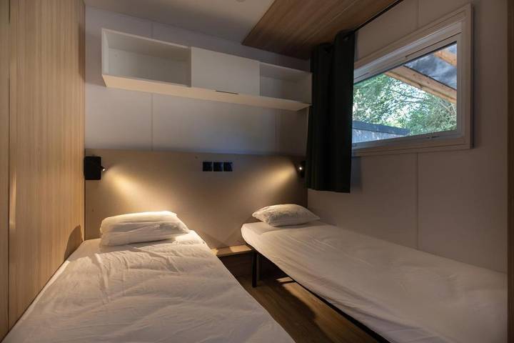 Location de vacances pour 7 personnes, avec terrasse et jardin, animaux acceptés à Sixt-sur-Aff - 3