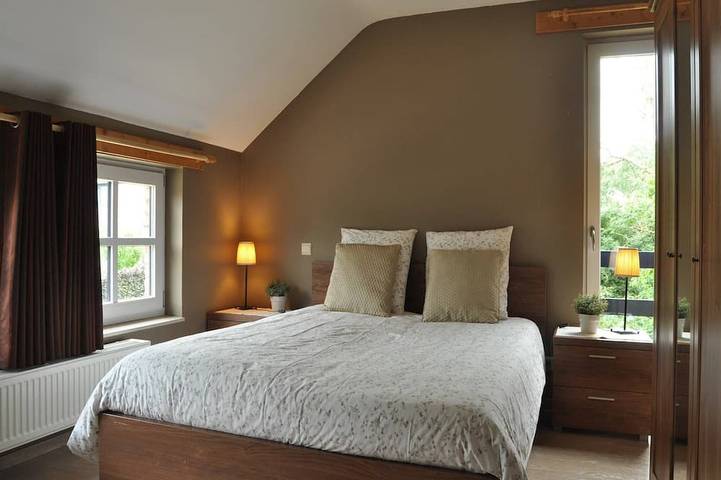 Location de vacances pour 8 personnes, avec jacuzzi et jardin ainsi que sauna et terrasse dans Bomal - 3