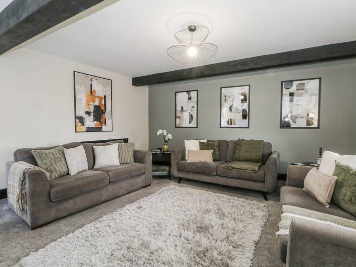 2 Manorhouse Farm in Rochdale, Grand Manchester