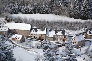 Gîte pour 8 personnes, avec terrasse à Albepierre-Bredons