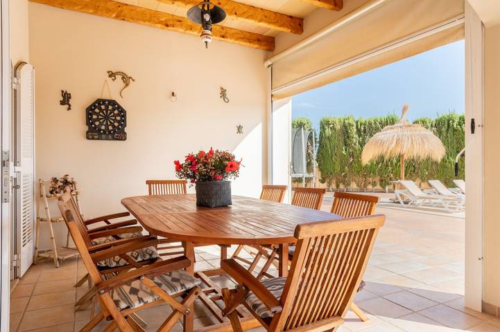Villa Sayana com vistas de montanha, piscina, jardim e Wi-Fi in Ses Cases Noves, Marratxí
