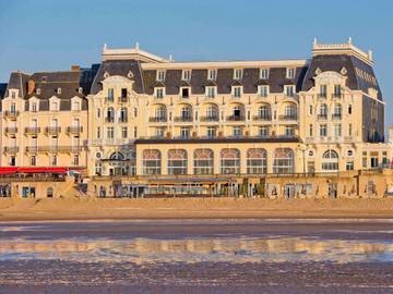 Hôtel pour 2 personnes, avec sauna ainsi que vue et jardin dans Grand Casino de Cabourg