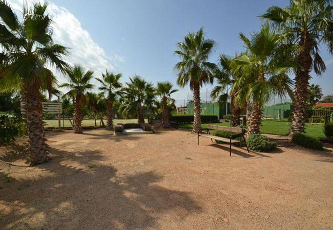 Maison d’hôte pour 6 personnes, avec jardin et terrasse ainsi que jacuzzi et piscine, adapté aux familles à Cambrils - 4