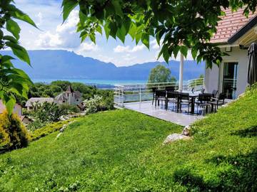 Gîte pour 10 personnes, avec jardin ainsi que terrasse et sauna à Pugny-Chatenod
