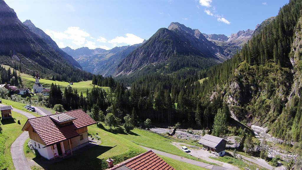 Ganze Ferienwohnung, 85 qm Naturparkchalet,unteres, 2 Schlafzimmer in Lechtaler Alpen, Gramais