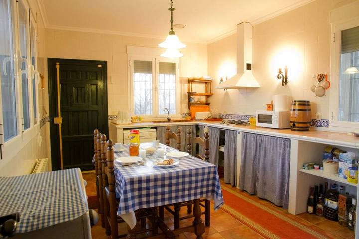 Casa rural para 11 personas, con piscina además de vistas y jardín, Familias con niños en Provincia de Cuenca - 3