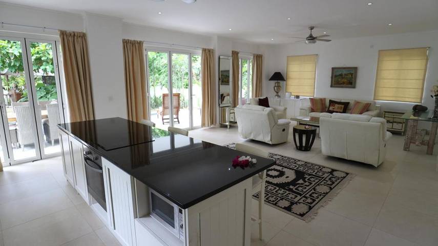 Location de vacances pour 6 personnes, avec jardin ainsi que vue et piscine dans Beau Vallon - 4