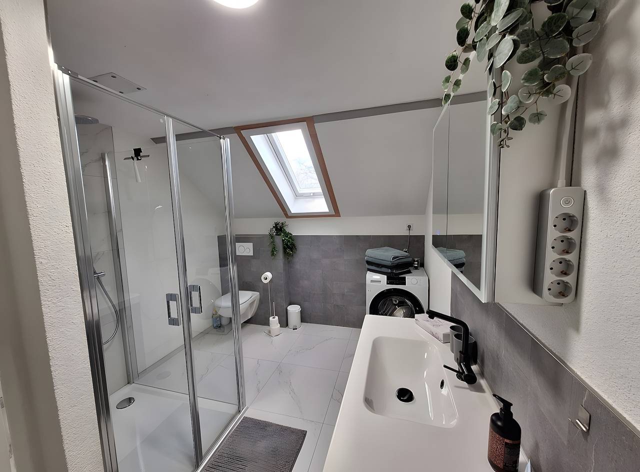 Apartamento entero, Apartamento 'Pure Vista' con vistas a la Selva Negra, terraza privada y Wi-Fi in Laufenburg (Baden), Alta Selva Negra