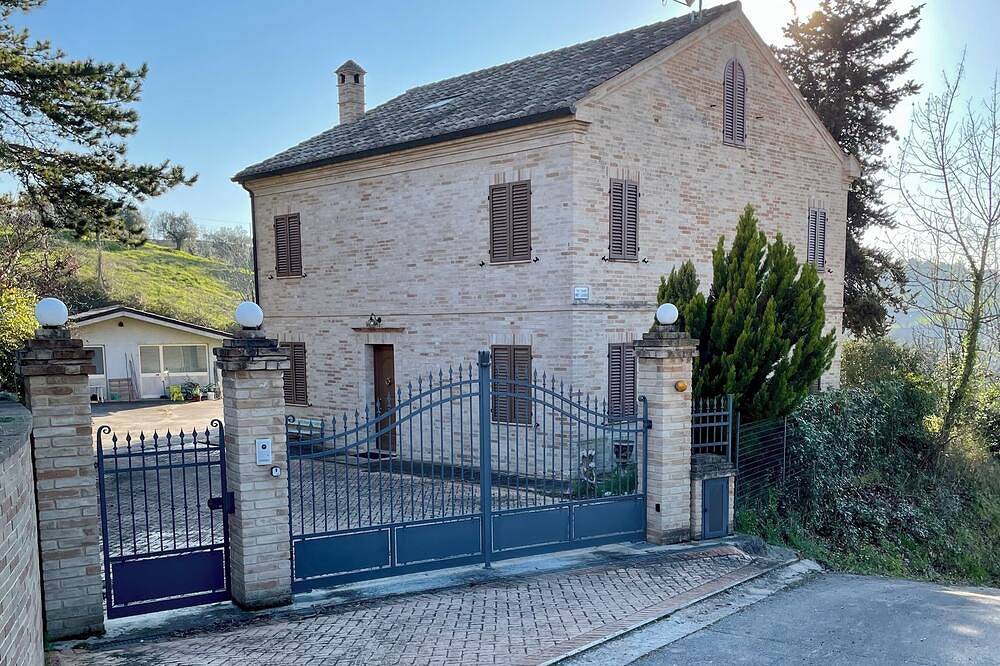 Casa Estelo, immersa in un'oasi di tranquillità ideale per famiglie in Ponzano di Fermo, Provincia di Fermo