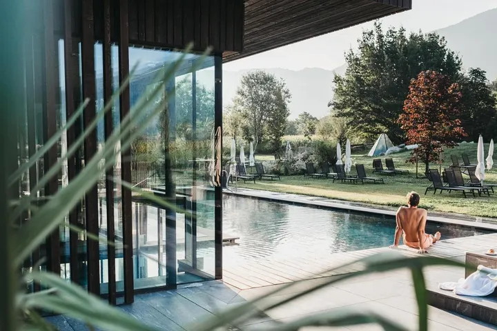 Hotel para 8 personas, con piscina y jardín además de jacuzzi y sauna - 1