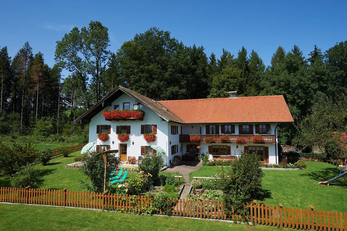 Gästehaus Bliem - Doppelzimmer in Ainring, Rupertiwinkel