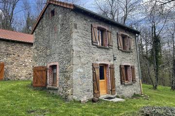 Gîte pour 2 personnes, avec jardin à Châtel-Montagne