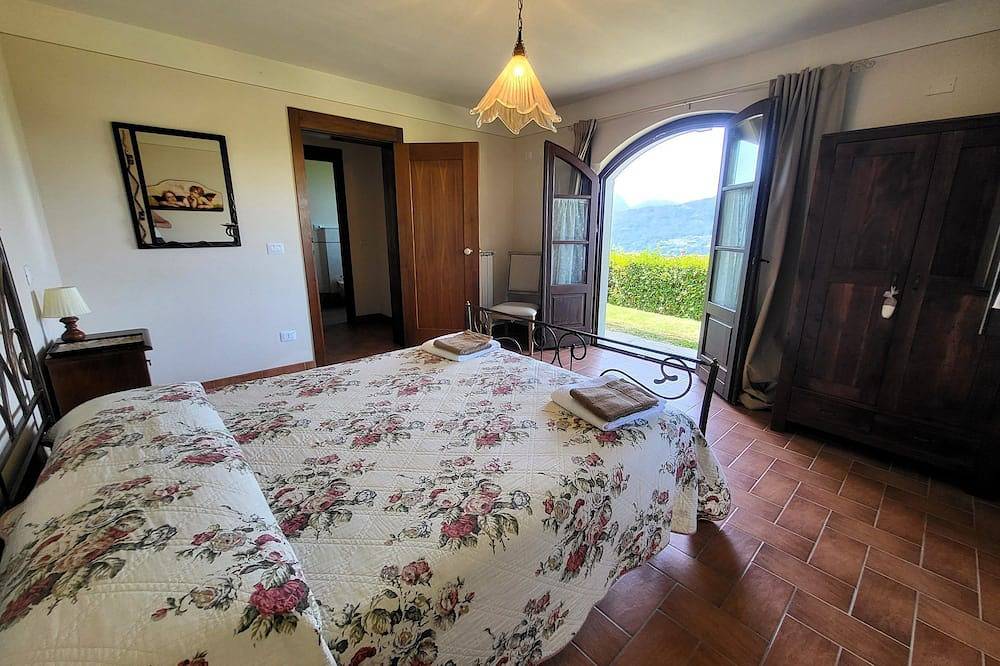 Montepigoli, private pool, stunning views, walk to restaurants/village,Wifi! in Castiglione di Garfagnana, Garfagnana