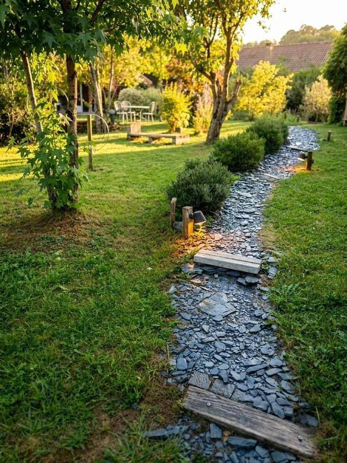 Gîte pour 4 personnes, avec Terrasse ainsi que Jardin et Vue à Lasseube - 2