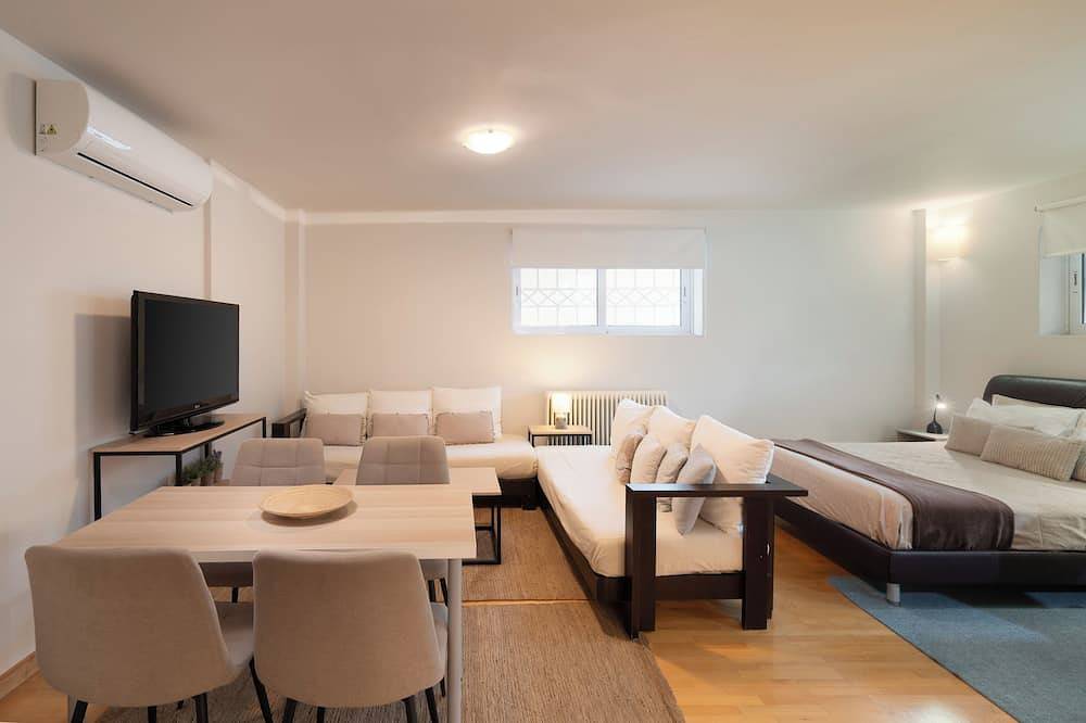 Ganze Wohnung, Studio für 2 bis 5 Personen zu Fuß vom Strand, Glyfada Zentrum, Geschäfte in Glifada, Süd-Athen