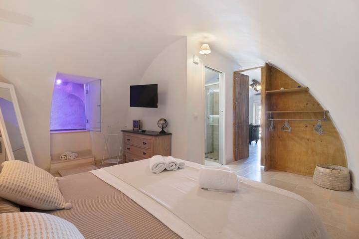 Entire apartment, Apartment 'Tuccia' with Balcony, Wi-Fi and Air Conditioning in Ostuni, Salento