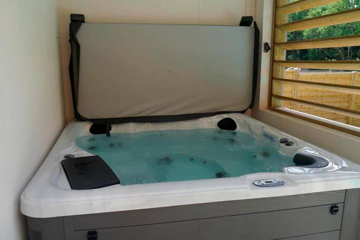 Location de vacances pour 8 personnes, avec jacuzzi ainsi que piscine et jardin, animaux acceptés à Saint-Augustin - 2