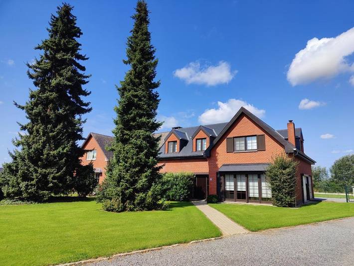 Location de vacances pour 8 personnes, avec vue et jardin à Tongres