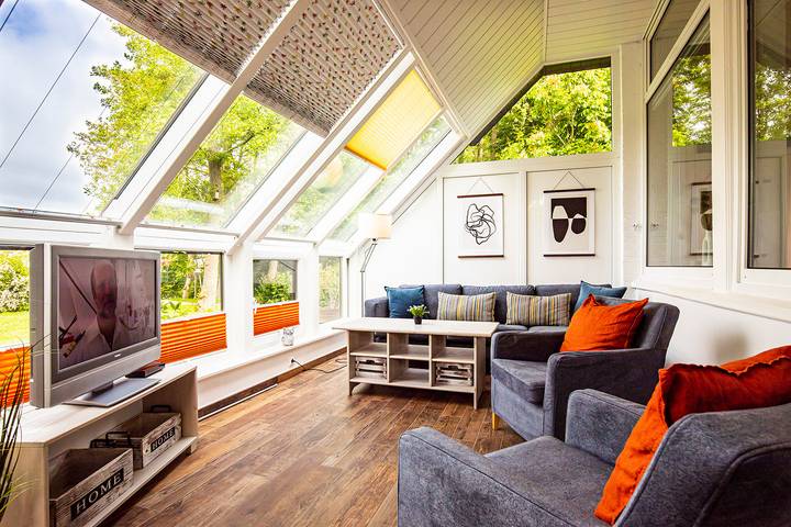 Ferienhaus für 5 Personen, mit Seeblick und Sauna sowie Garten und Terrasse in Wittmund