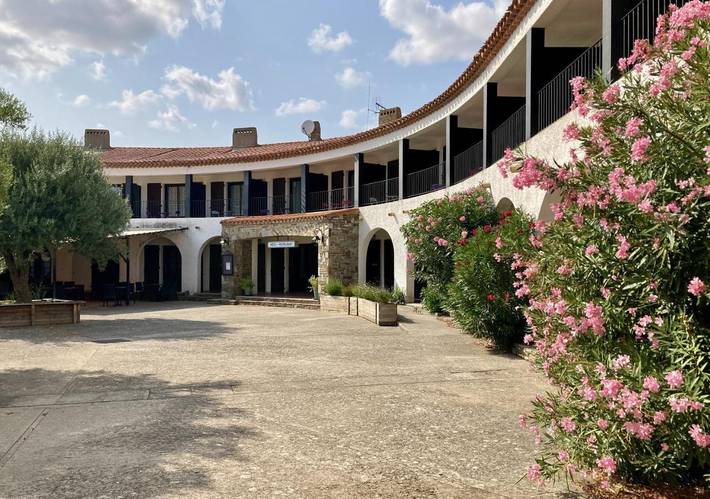 Hôtel pour 3 personnes, avec Balcon et Terrasse à Capendu