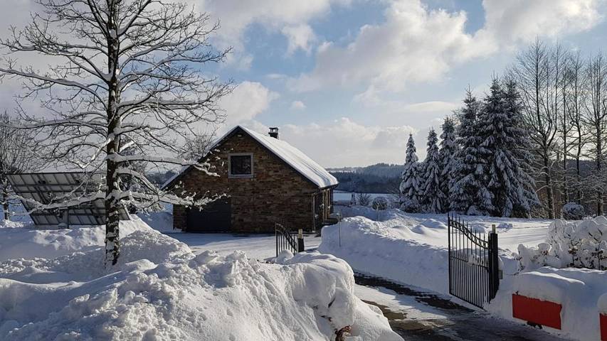 Location de vacances pour 9 personnes, avec sauna ainsi que jardin et vue dans Ovifat - 2