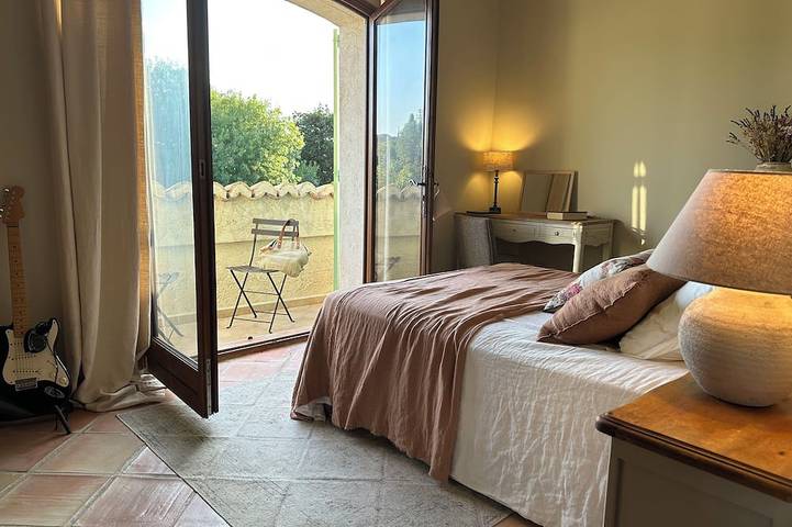 Wunderschöne provenzalische Villa 190m2, 3000 m2 Garten, großer Pool in Châteauneuf-Grasse, Mittelmeerküste (Frankreich)