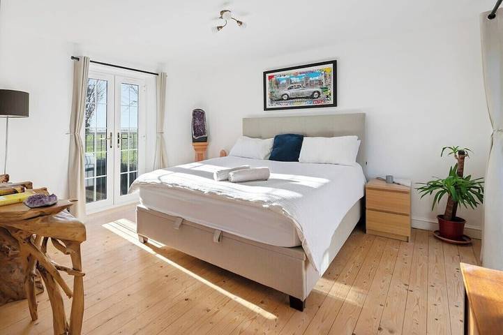 Spacious 6-Bed Home Surrounded by Nature in Sutton Bridge, Lincolnshire