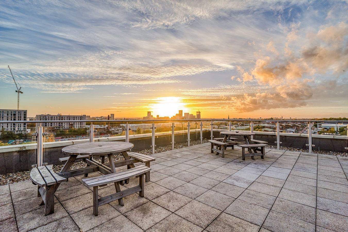 Entire holiday apartment, Rooftop - Balcony - Wifi - Parking - Sleeps 5 in Greater Manchester