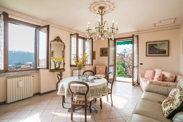 Location de vacances pour 5 personnes, avec balcon et vue sur le lac, adapté aux familles à Lenno - 4