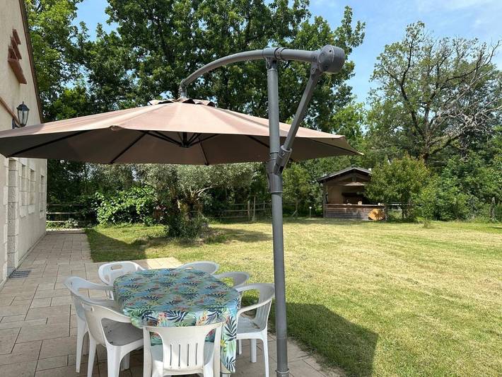 Location de vacances pour 7 personnes, avec Terrasse et Jardin ainsi que Vue et Vue sur le lac à Taïx