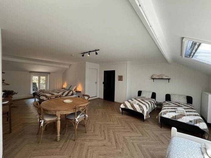 Location de vacances pour 5 personnes, avec vue ainsi que jardin et piscine à Momignies - 3