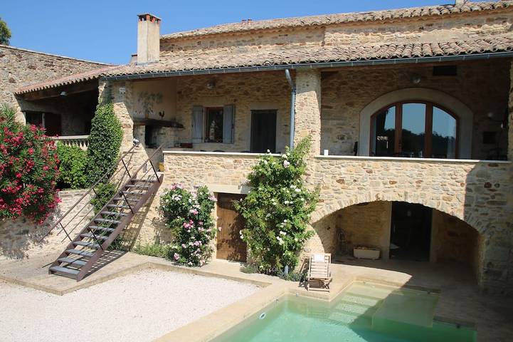 Location de vacances pour 8 personnes, avec jardin et terrasse à Saint-André-d'Olérargues