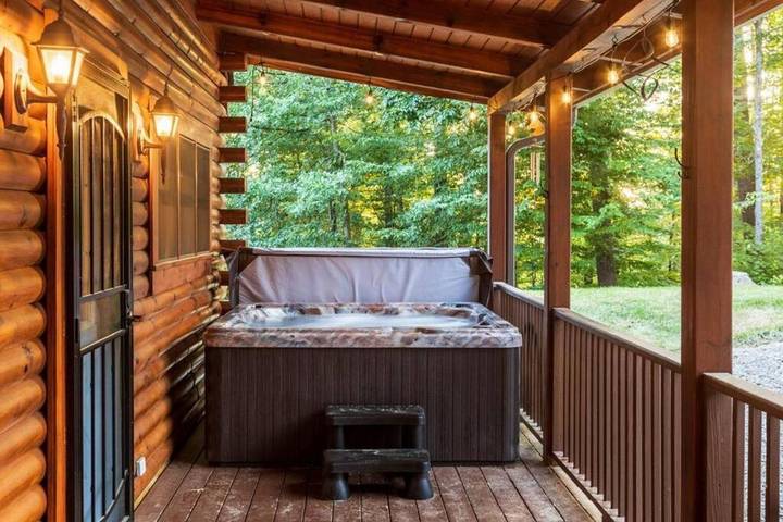 Cabanas para 14 pessoas, com jardim e terraço e ainda jacuzzi em Carolina do Norte