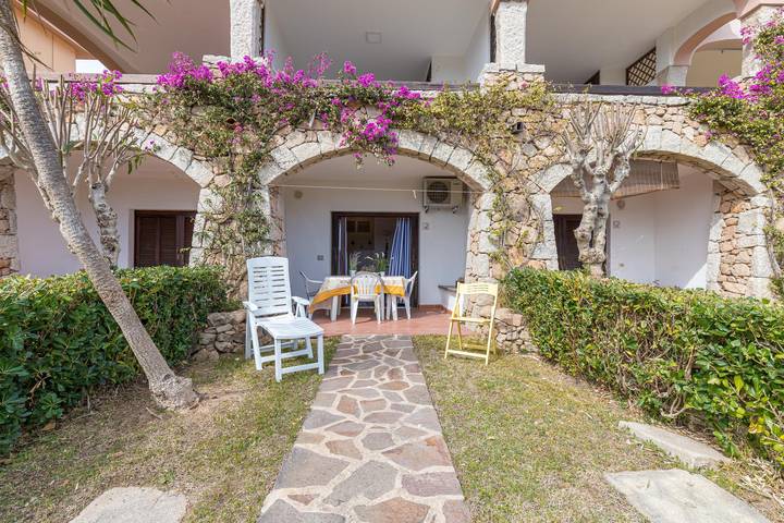Gîte pour 6 personnes, avec terrasse dans Loiri Porto San Paolo